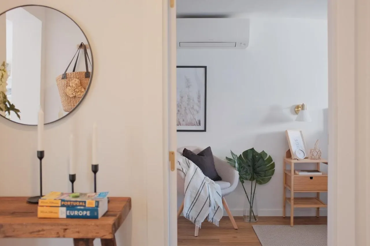 Daire Downtown Terrace - 2 Bedroom Apt In Graca With Private & Sunny Terrace! Lisboa